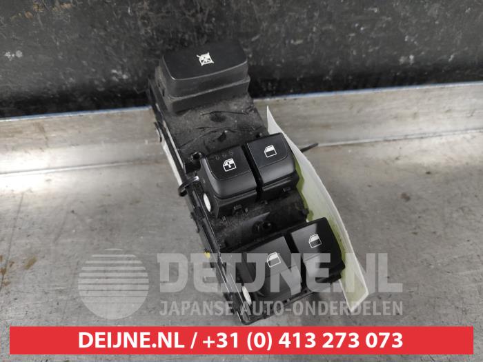 Usados Interruptor combinado de ventanillas Kia Stonic (YB) 1.4 MPI 16V Precio € 75,00 Norma de margen ofrecido por V.Deijne Jap.Auto-onderdelen BV