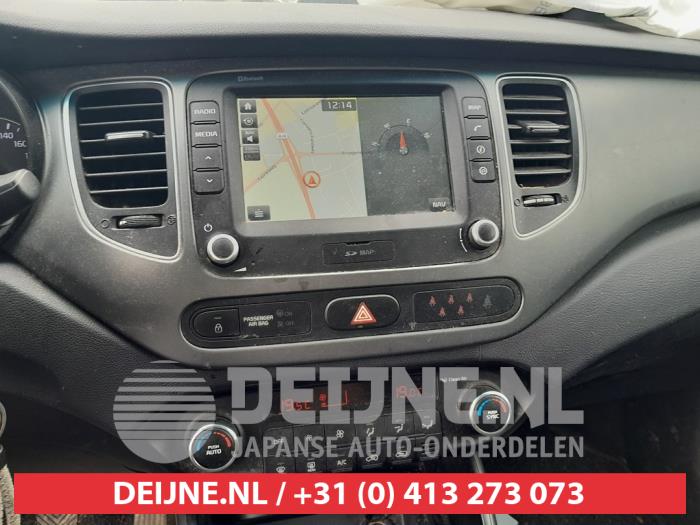 Używane Radio Kia Carens IV (RP) 1.7 CRDi 16V Cena € 300,00 Procedura marży oferowane przez V.Deijne Jap.Auto-onderdelen BV