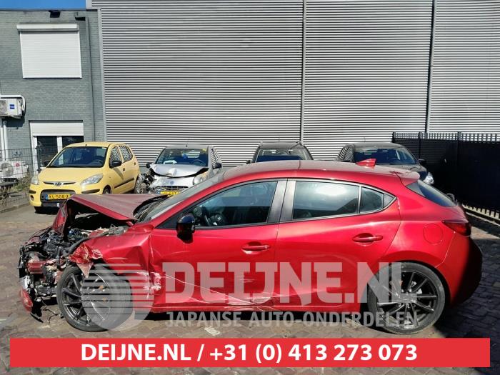 Usados Ventanilla triangular izquierda detrás Mazda 3 (BM/BN) 1.5 Skyactiv-G 100 16V Precio € 35,00 Norma de margen ofrecido por V.Deijne Jap.Auto-onderdelen BV