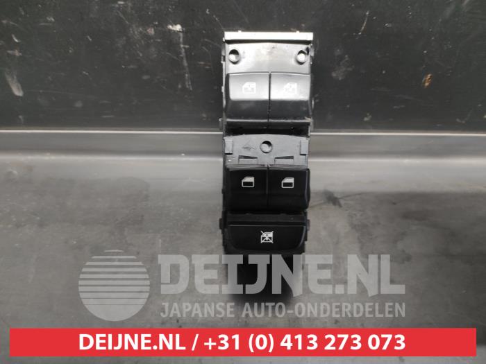 Usados Interruptor combinado de ventanillas Kia Ceed (CDB5/CDBB) 1.0i T-GDi 12V Precio € 75,00 Norma de margen ofrecido por V.Deijne Jap.Auto-onderdelen BV