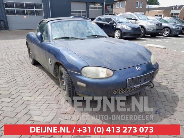 Używane Maska Mazda MX-5 (NB18/35/8C) 1.6i 16V Cena € 150,00 Procedura marży oferowane przez V.Deijne Jap.Auto-onderdelen BV