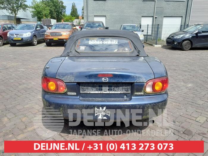Używane Tylna klapa Mazda MX-5 (NB18/35/8C) 1.6i 16V Cena € 100,00 Procedura marży oferowane przez V.Deijne Jap.Auto-onderdelen BV