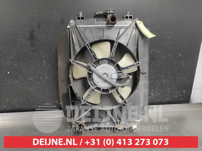 Usagé Radiateur Daihatsu Materia 1.5 16V Prix € 75,00 Règlement à la marge proposé par V.Deijne Jap.Auto-onderdelen BV