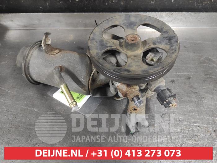 Usagé Pompe de direction Toyota Yaris II (P9) 1.4 D-4D Prix € 35,00 Règlement à la marge proposé par V.Deijne Jap.Auto-onderdelen BV