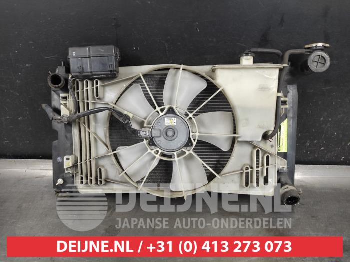 Gebrauchte Kühler Toyota Corolla Verso (R10/11) 1.8 16V VVT-i Preis € 35,00 Margenregelung angeboten von V.Deijne Jap.Auto-onderdelen BV