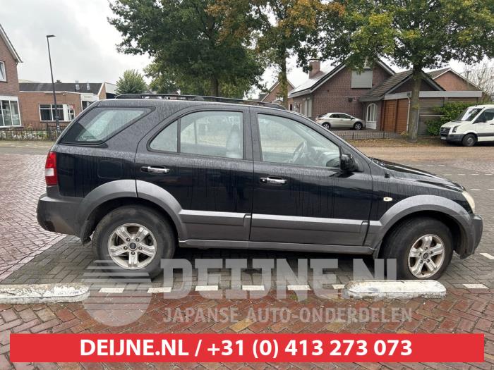 Usados Ventanilla triangular derecha detrás Kia Sorento I (JC) 2.4 16V Precio € 25,00 Norma de margen ofrecido por V.Deijne Jap.Auto-onderdelen BV