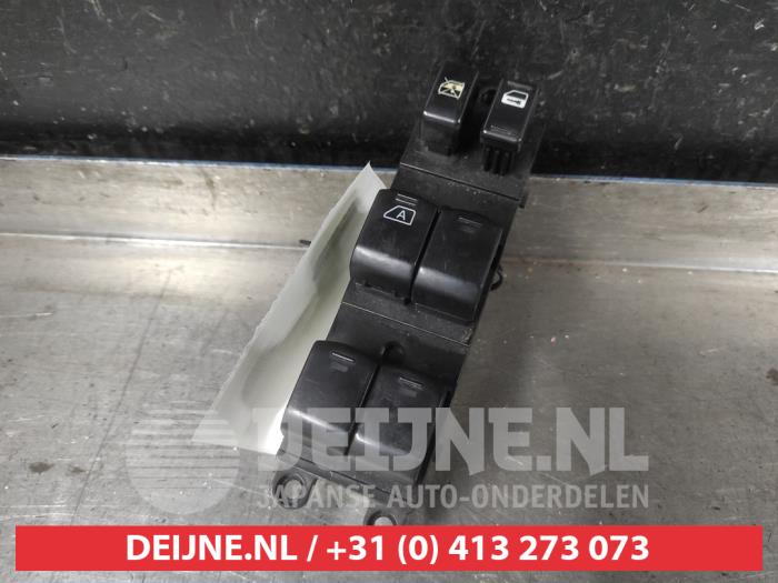 Usados Interruptor combinado de ventanillas Nissan Murano (Z50) 3.5 V6 24V 4x4 Precio € 50,00 Norma de margen ofrecido por V.Deijne Jap.Auto-onderdelen BV