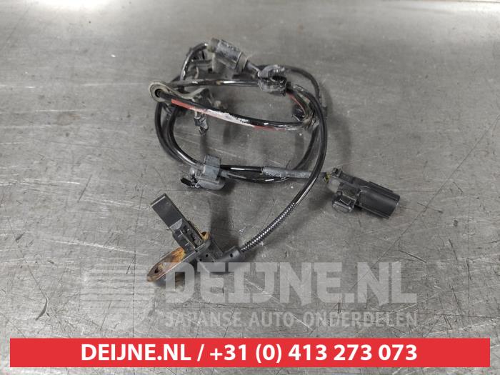 Begagnade ABS-sensor Toyota Yaris Cross (PB1/PJ1) 1.5 12V Hybrid 115 Pris € 75,00 Marginaltabell erbjuds av V.Deijne Jap.Auto-onderdelen BV
