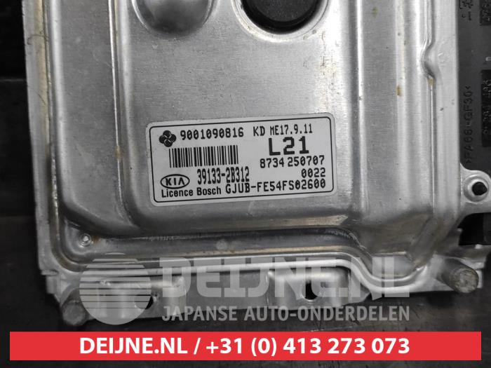 Engine management computer from a Kia Rio III (UB) 1.4 CVVT 16V 2015