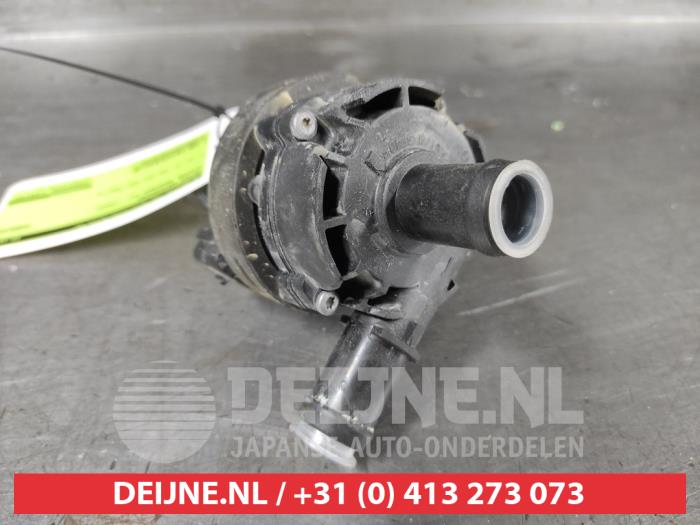 Begagnade Extra vattenpump Nissan Qashqai (J12) 1.5 VC-T e-Power 16V Pris € 25,00 Marginaltabell erbjuds av V.Deijne Jap.Auto-onderdelen BV