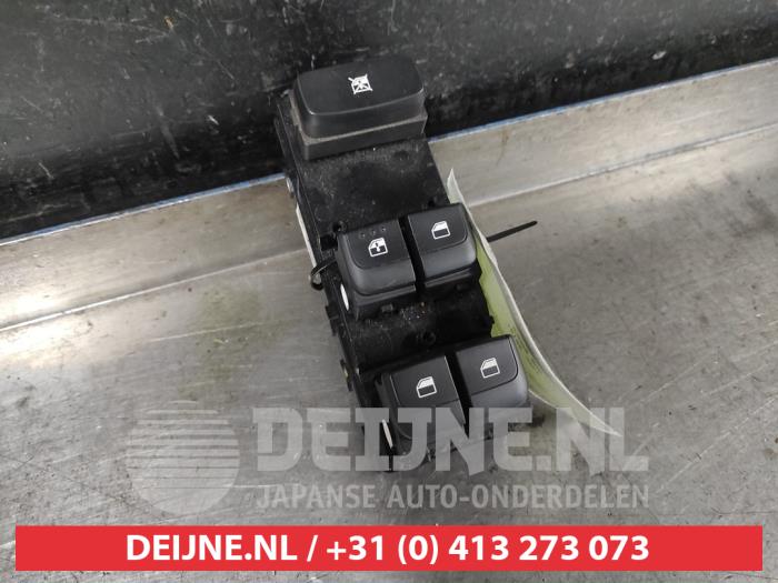 Używane Przelacznik combi okienny Kia Rio IV (YB) 1.0i T-GDi 100 12V Cena € 75,00 Procedura marży oferowane przez V.Deijne Jap.Auto-onderdelen BV