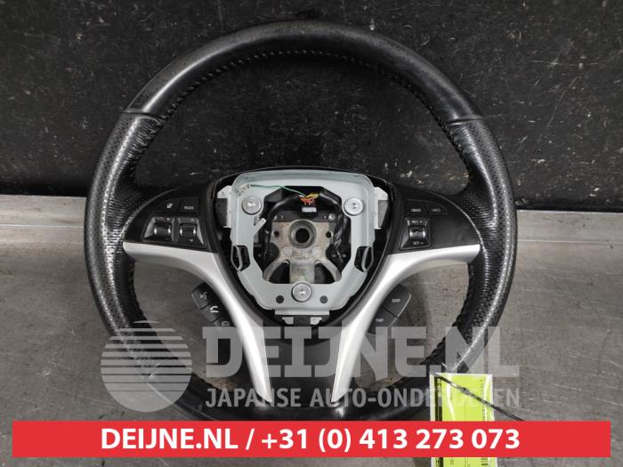 Używane Kierownica Suzuki Kizashi (FRE/FRF) 2.4 16V Cena € 75,00 Procedura marży oferowane przez V.Deijne Jap.Auto-onderdelen BV