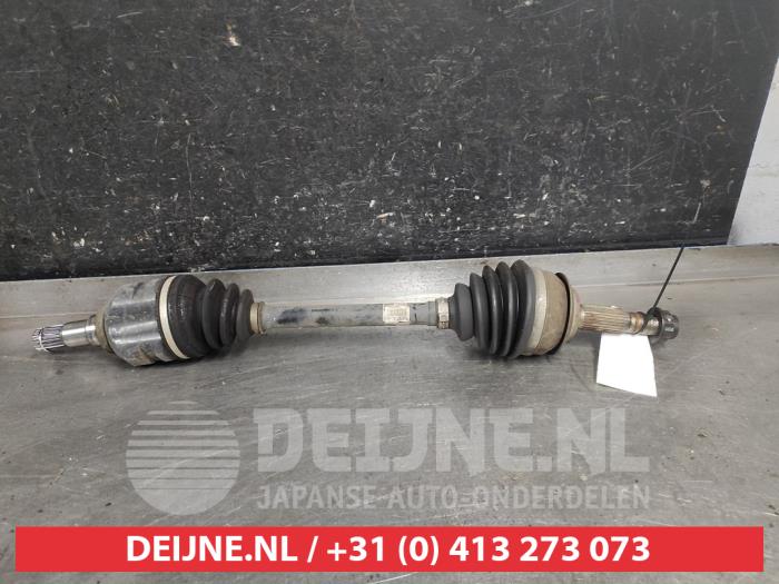 Gebrauchte Antriebswelle links vorne Toyota Yaris III (P13) 1.5 16V Hybrid Preis € 35,00 Margenregelung angeboten von V.Deijne Jap.Auto-onderdelen BV