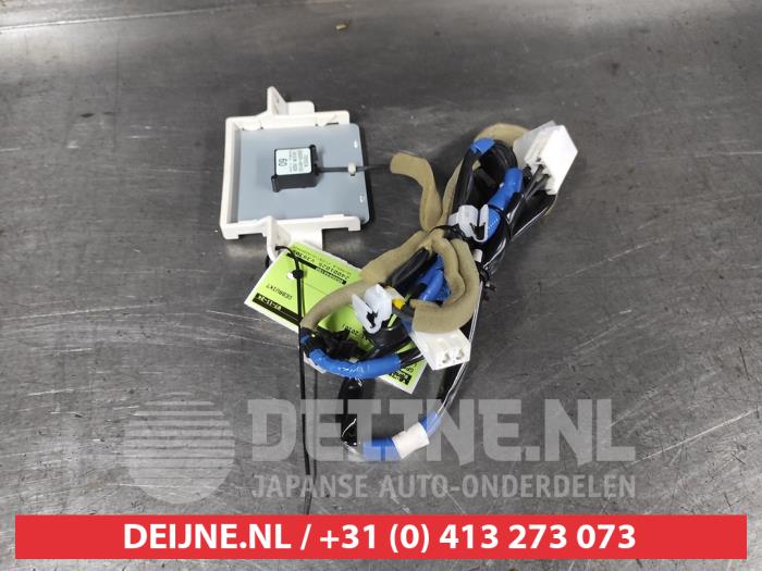 Używane Antena GPS Lexus RX (L1) 450h V6 24V VVT-i 4x2 Cena na żądanie oferowane przez V.Deijne Jap.Auto-onderdelen BV