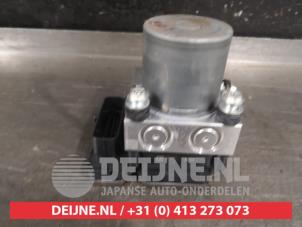ABS-pump från en Nissan Juke (F16) 1.0 DIG-T 12V 2019