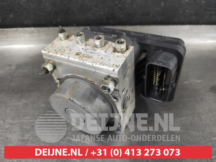 Używane Pompa ABS Toyota Auris (E18) Cena € 75,00 Procedura marży oferowane przez V.Deijne Jap.Auto-onderdelen BV