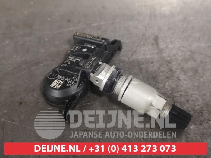 Begagnade Däcktryckssensor Toyota Corolla (E21/EA1/EH1) 1.2 16V Turbo Pris € 20,00 Marginaltabell erbjuds av V.Deijne Jap.Auto-onderdelen BV