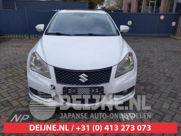 Używane Maska Suzuki Kizashi (FRE/FRF) 2.4 16V 4x4 Cena € 250,00 Procedura marży oferowane przez V.Deijne Jap.Auto-onderdelen BV