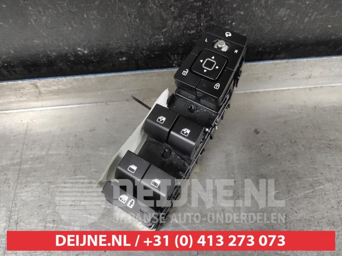 Używane Przelacznik combi okienny Kia EV6 (CV) 77.4 kWh GT AWD Cena € 100,00 Procedura marży oferowane przez V.Deijne Jap.Auto-onderdelen BV