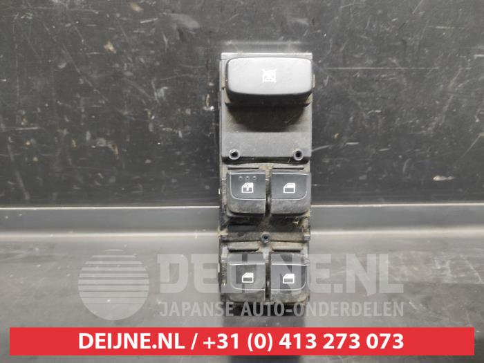 Usados Interruptor combinado de ventanillas Kia Stonic (YB) 1.0i T-GDi 12V Precio € 75,00 Norma de margen ofrecido por V.Deijne Jap.Auto-onderdelen BV