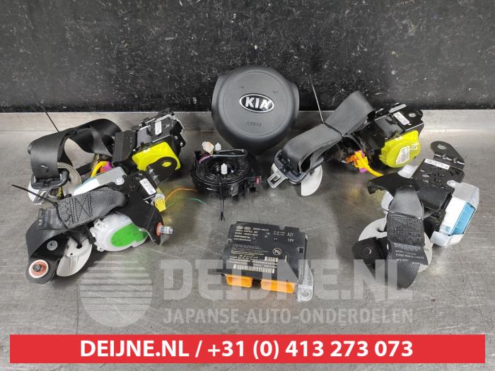 Begagnade Airbagset Kia Stonic (YB) 1.0i T-GDi 12V Pris € 750,00 Marginaltabell erbjuds av V.Deijne Jap.Auto-onderdelen BV
