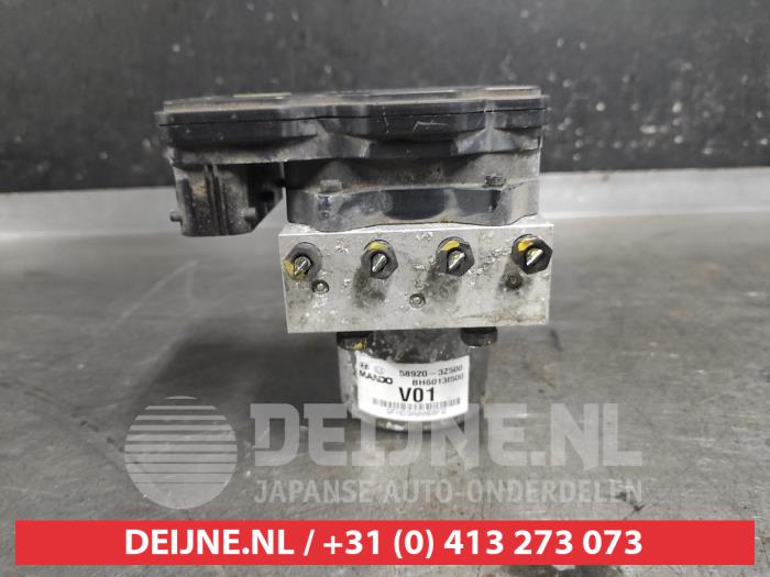 Usagé Bloc ABS Hyundai i40 CW (VFC) 2.0 GDI 16V Prix € 150,00 Règlement à la marge proposé par V.Deijne Jap.Auto-onderdelen BV
