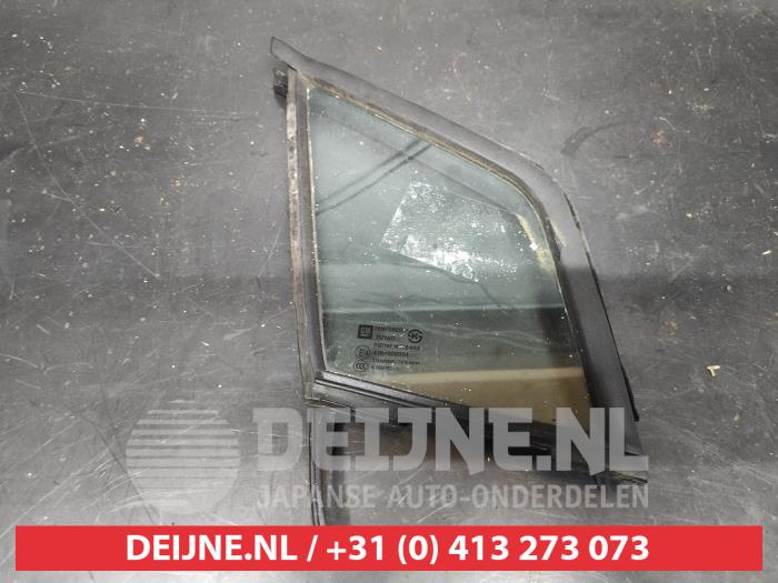 Usados Ventanilla triangular derecha delante Chevrolet Spark (M300) 1.0 16V Precio € 35,00 Norma de margen ofrecido por V.Deijne Jap.Auto-onderdelen BV