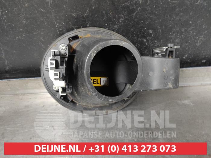 Tanklucka från en Mazda CX-30 (DM) 1.8 Skyactiv D 116 16V 2020