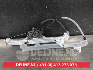 Używane Mechanizm szyby prawej przedniej wersja 4-drzwiowa Mazda CX-30 (DM) 1.8 Skyactiv D 116 16V Cena na żądanie oferowane przez V.Deijne Jap.Auto-onderdelen BV