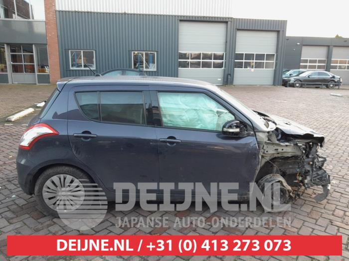 Usados Ventanilla triangular derecha detrás Suzuki Swift (ZA/ZC/ZD) 1.2 16_ Precio € 35,00 Norma de margen ofrecido por V.Deijne Jap.Auto-onderdelen BV