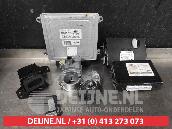 Used Engine management computer Kia Optima 2.0 CVVT Hybrid 16V Price € 125,00 Margin scheme offered by V.Deijne Jap.Auto-onderdelen BV