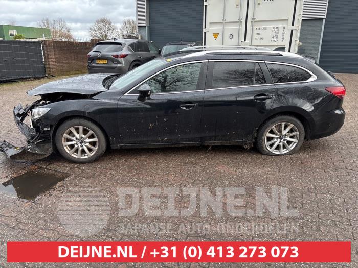 Usados Ventanilla triangular izquierda detrás Mazda 6 SportBreak (GJ/GH/GL) 2.0 SkyActiv-G 165 16V Precio € 35,00 Norma de margen ofrecido por V.Deijne Jap.Auto-onderdelen BV