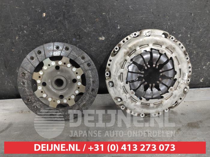 Usagé Kit embrayage (complet) Nissan Juke (F15) 1.2 DIG-T 16V Prix € 50,00 Règlement à la marge proposé par V.Deijne Jap.Auto-onderdelen BV
