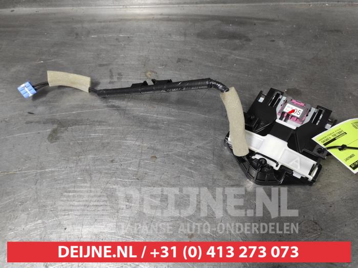 Używane Antena GPS Toyota Hilux V/VI 2.8 D4D-F 16V 4x4 Cena € 75,00 Procedura marży oferowane przez V.Deijne Jap.Auto-onderdelen BV