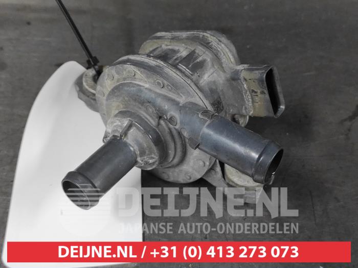 Begagnade Extra vattenpump Toyota Hilux V/VI 2.8 D4D-F 16V 4x4 Pris på förfrågan erbjuds av V.Deijne Jap.Auto-onderdelen BV