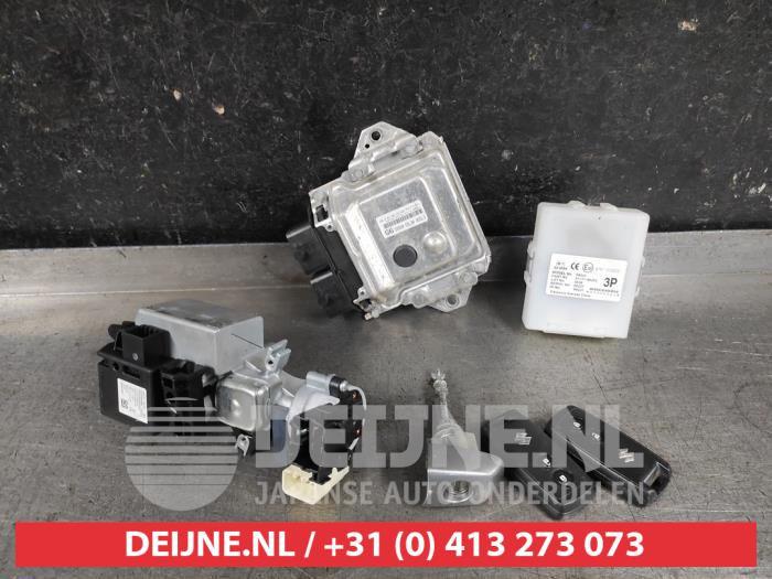 Used Engine management computer Suzuki SX4 (EY/GY) 1.6 16V 4x2 Price on request offered by V.Deijne Jap.Auto-onderdelen BV