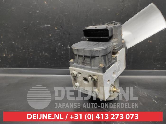 Usagé Bloc ABS Subaru Forester (SG) 2.0 16V X Prix € 150,00 Règlement à la marge proposé par V.Deijne Jap.Auto-onderdelen BV