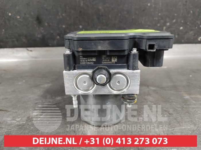 Begagnade ABS-pump Mazda MX-5 (ND) 1.5 Skyactiv G-131 16V Pris € 125,00 Marginaltabell erbjuds av V.Deijne Jap.Auto-onderdelen BV