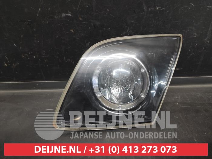 Używane Odblask tylnej klapy prawy Mazda 3 Sport (BK) 2.3i 16V MPS Turbo Cena € 75,00 Procedura marży oferowane przez V.Deijne Jap.Auto-onderdelen BV