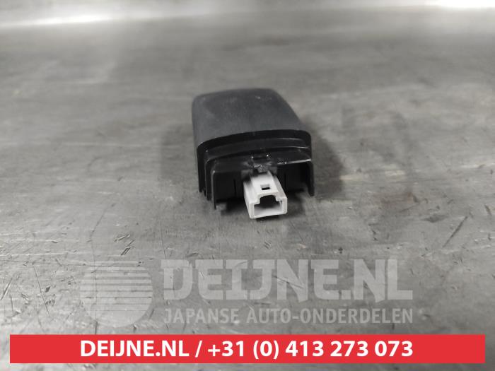 Begagnade Regnsensor Toyota Corolla (E21/EA1/EH1) 2.0 16V Hybrid Pris € 25,00 Marginaltabell erbjuds av V.Deijne Jap.Auto-onderdelen BV