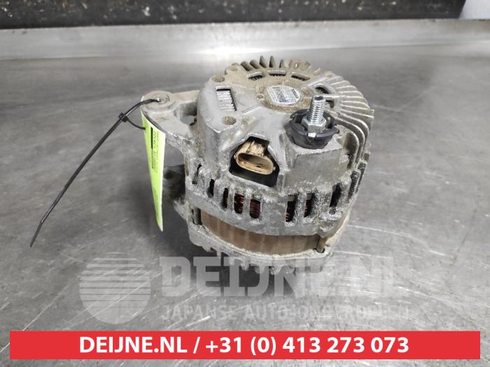 Dynamo van een Nissan Qashqai (J10) 2.0 16V 2008