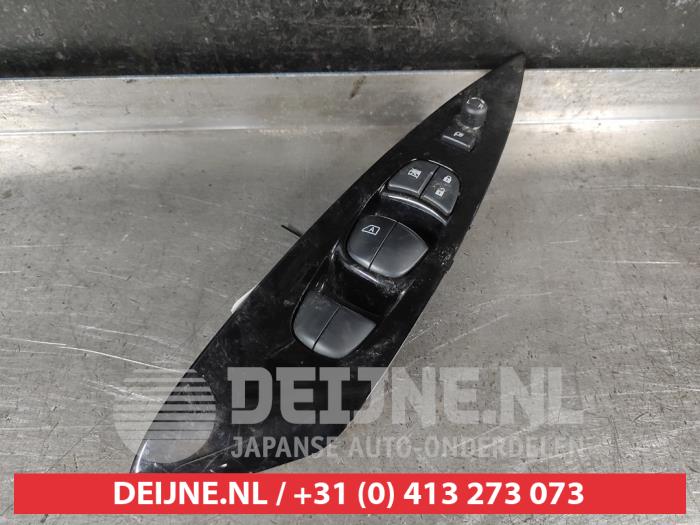 Usados Interruptor combinado de ventanillas Nissan Leaf (ZE1) 39/40kWh Precio € 75,00 Norma de margen ofrecido por V.Deijne Jap.Auto-onderdelen BV