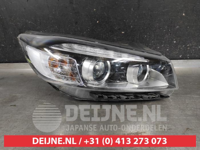 Używane Reflektor prawy Kia Sorento III (UM) 2.2 CRDi 16V VGT 4x4 Cena € 500,00 Procedura marży oferowane przez V.Deijne Jap.Auto-onderdelen BV