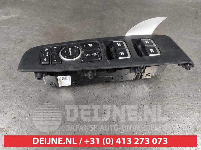 Usados Interruptor combinado de ventanillas Kia Sorento III (UM) 2.2 CRDi 16V VGT 4x4 Precio € 50,00 Norma de margen ofrecido por V.Deijne Jap.Auto-onderdelen BV