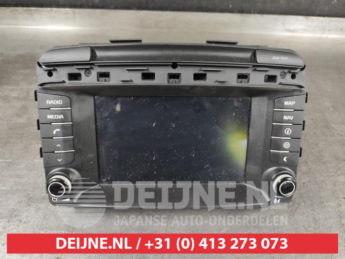 Używane Radio Kia Sorento III (UM) 2.2 CRDi 16V VGT 4x4 Cena na żądanie oferowane przez V.Deijne Jap.Auto-onderdelen BV