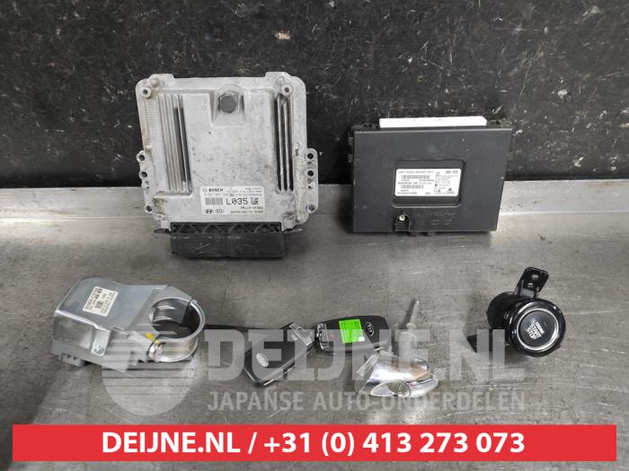 Used Engine management computer Kia Sorento III (UM) 2.2 CRDi 16V VGT 4x4 Price € 150,00 Margin scheme offered by V.Deijne Jap.Auto-onderdelen BV