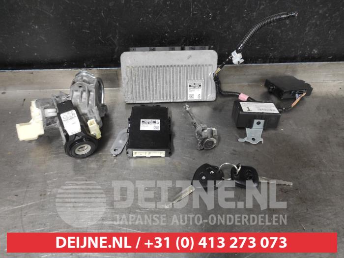 Used Engine management computer Toyota Yaris III (P13) 1.33 16V Dual VVT-I Price € 125,00 Margin scheme offered by V.Deijne Jap.Auto-onderdelen BV