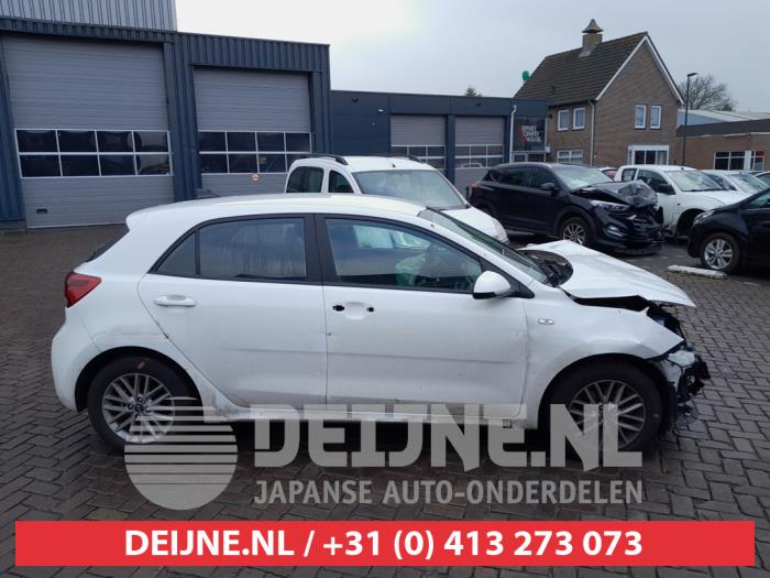 Usados Ventanilla triangular derecha detrás Kia Rio IV (YB) 1.0i T-GDi 100 12V Precio € 25,00 Norma de margen ofrecido por V.Deijne Jap.Auto-onderdelen BV