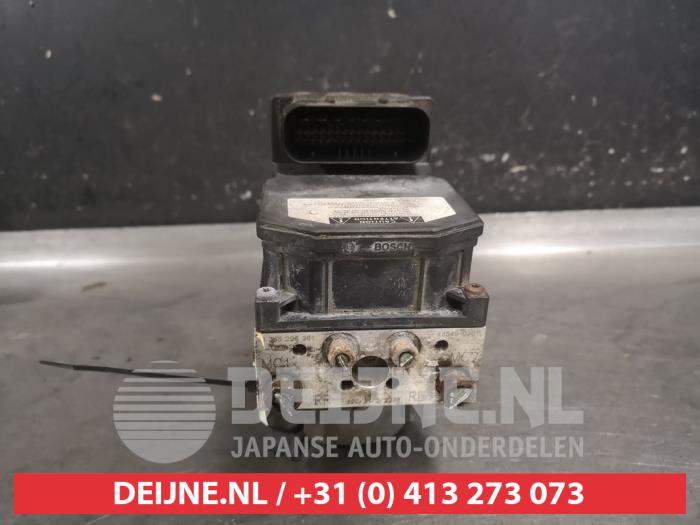 Usagé Bloc ABS Toyota Corolla (E12) 1.8 16V TS VVT-i Prix € 150,00 Règlement à la marge proposé par V.Deijne Jap.Auto-onderdelen BV