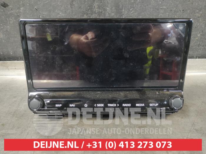 Używane Radio Kia Ceed (CDB5/CDBB) 1.0i T-GDi 12V Eco-Dynamics+ Cena € 250,00 Procedura marży oferowane przez V.Deijne Jap.Auto-onderdelen BV